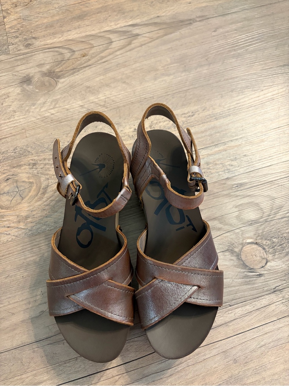 Comfort Women's Brown Leather Crisscross Sandals